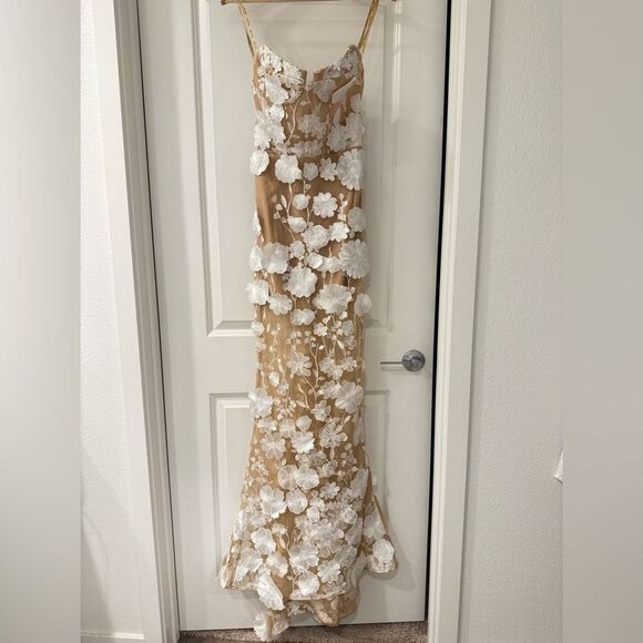 NWOT BRONX AND ABNCO Jasmine Strapless Floral Bridal Gown in White - Picture 4 of 11